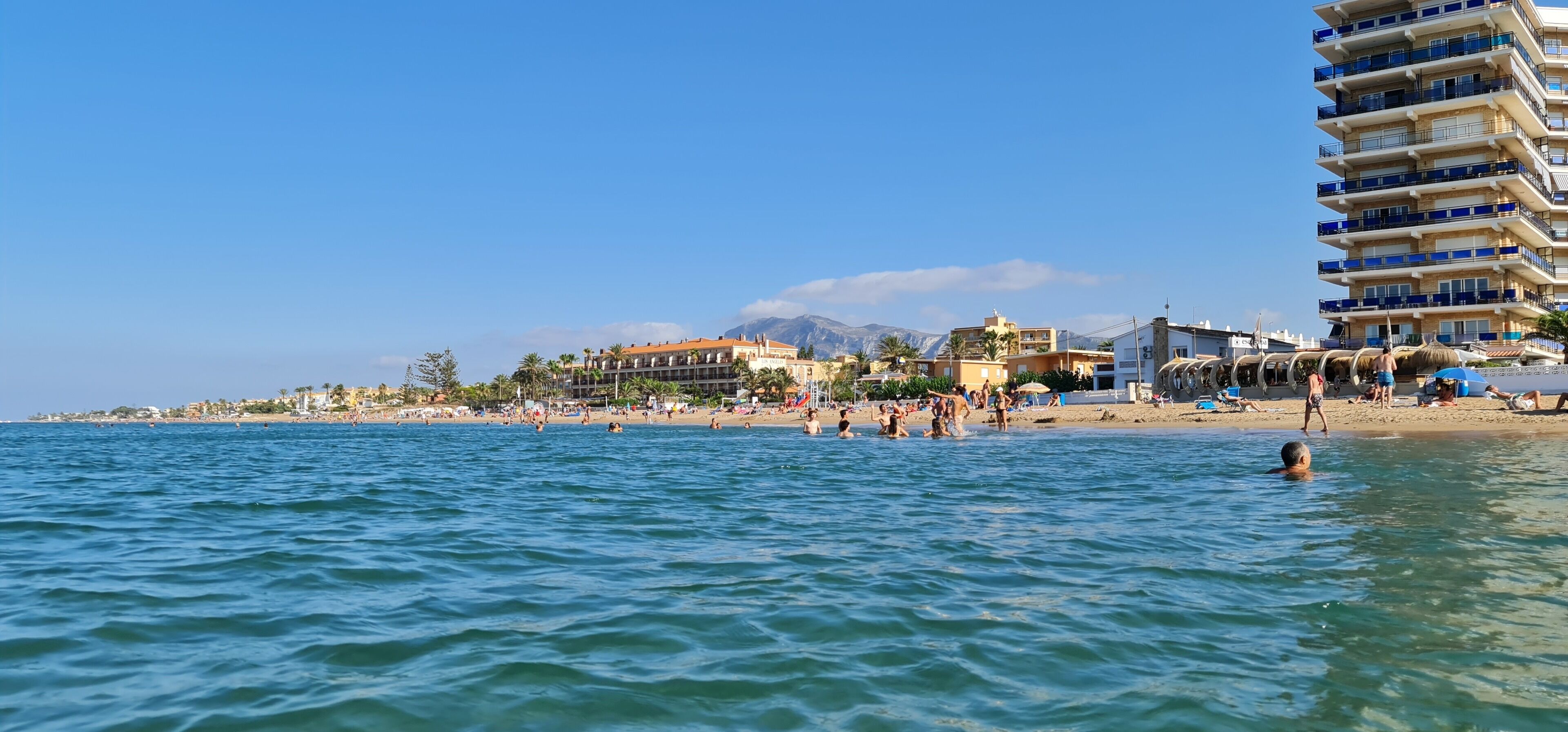 Chaise longue, serviettes de plage