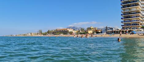 Chaise longue, serviettes de plage