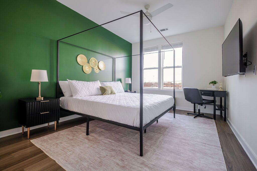 Iron/ironing board, WiFi, bed sheets