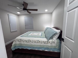 3 habitaciones, escritorio, tabla de planchar con plancha y wifi gratis 