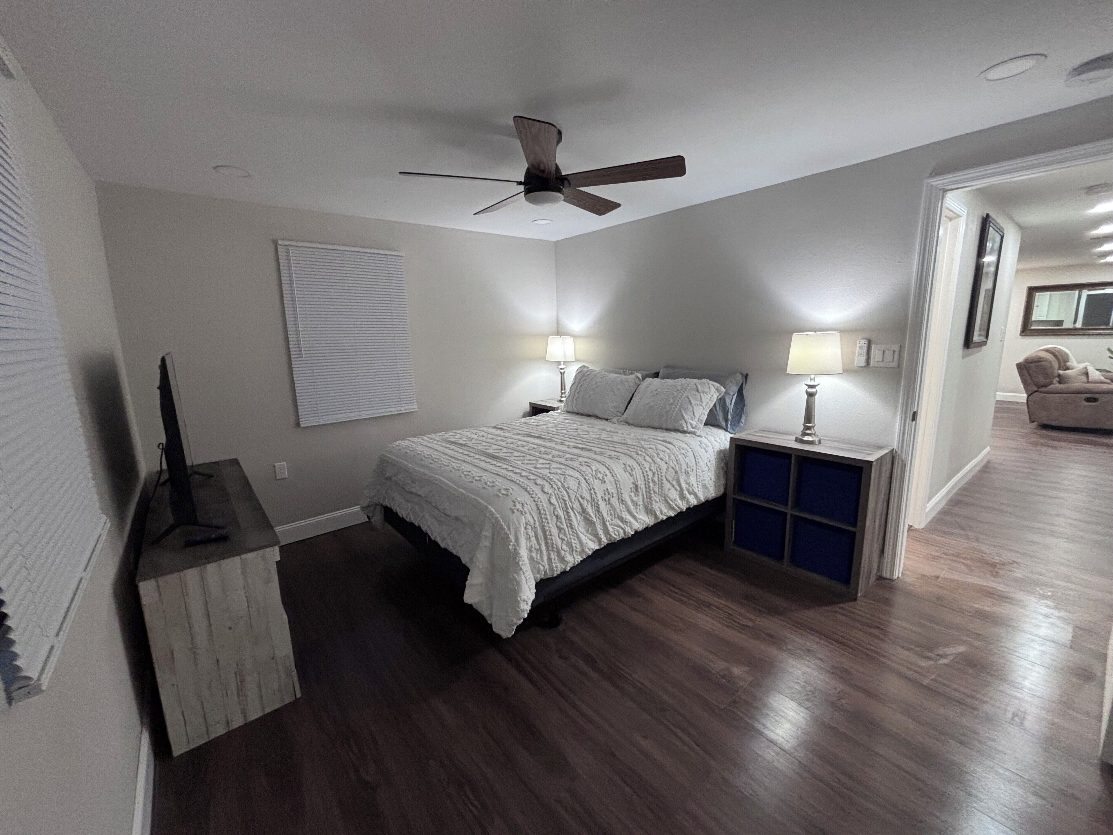 3 makuuhuonetta, työpöytä, silitysrauta/-lauta, ilmainen Wi-Fi