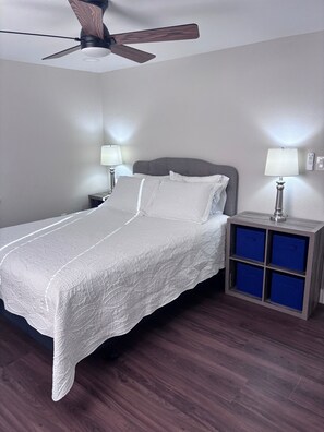 3 chambres, bureau, accès au Wi-Fi (inclus), literie fournie