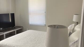 3 bedrooms, desk, free WiFi, bed sheets