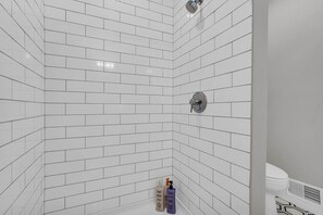 Shower, hair dryer, towels, shampoo - Full Home Group Getaway Sleeps 8 (Detroit)