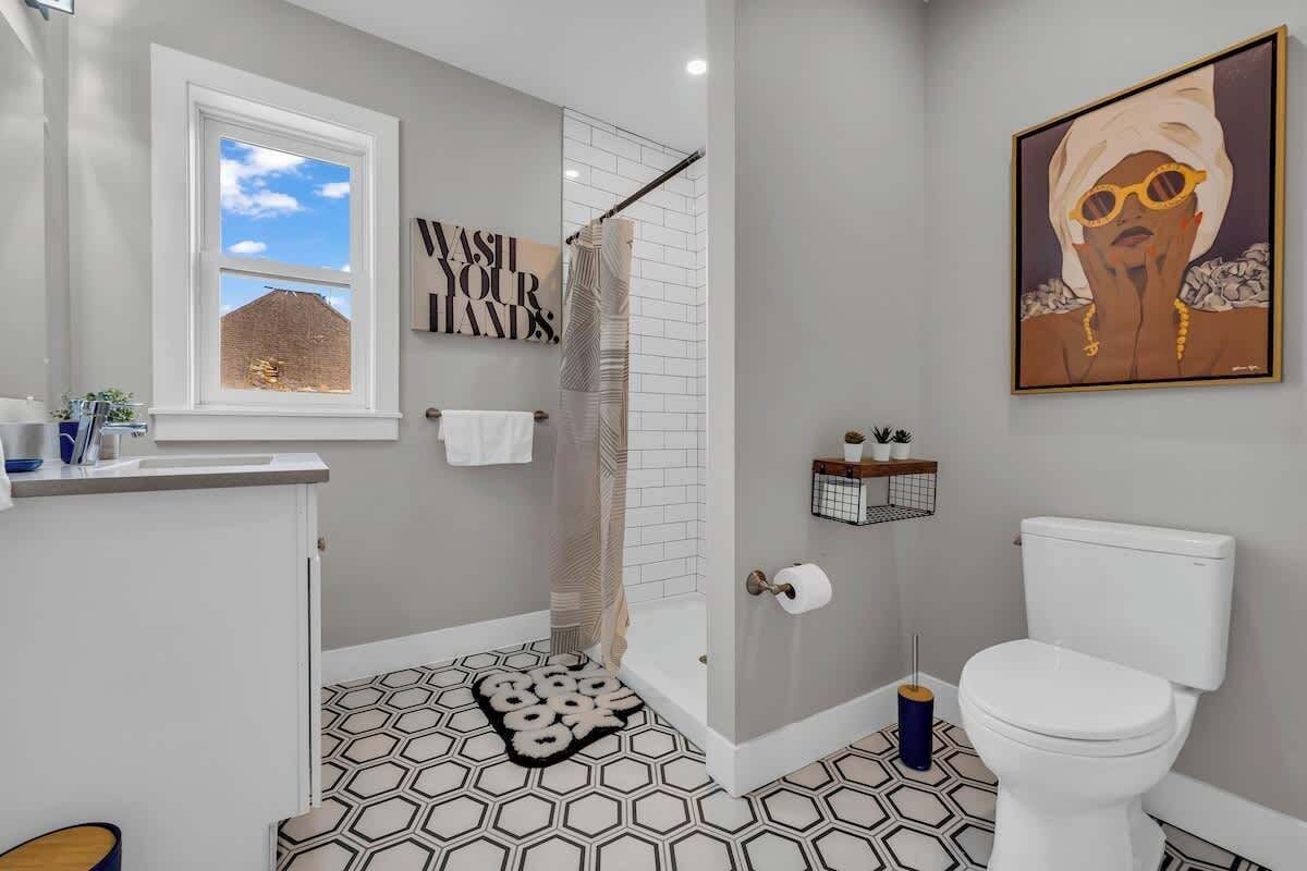 Shower, hair dryer, towels, shampoo