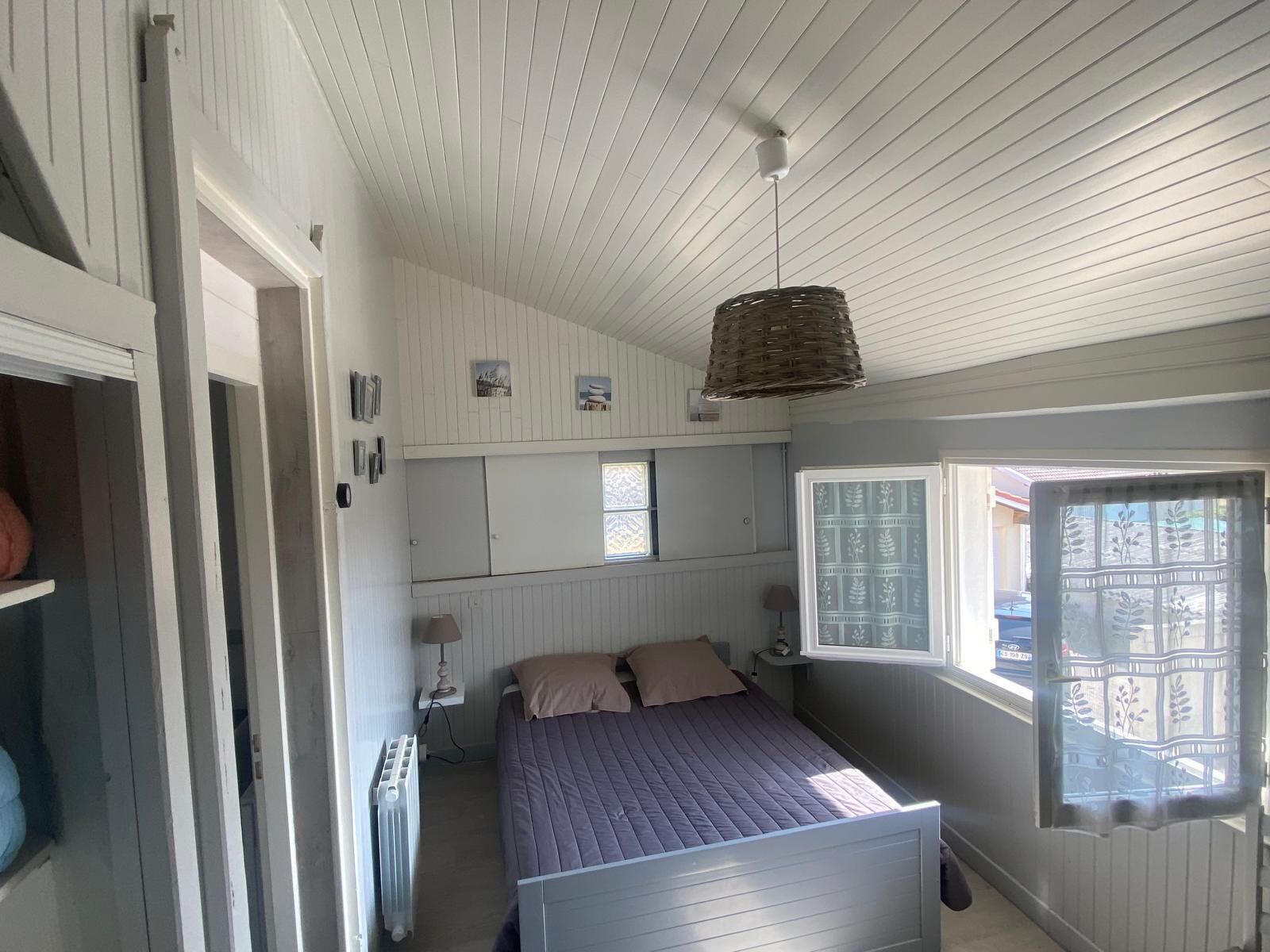 2 室のベッドルーム、WiFi、ベッドシーツ