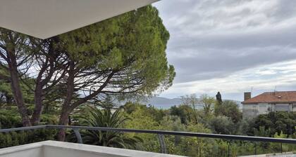 Modern furnished apartment for 4 persons, beautiful sea view.