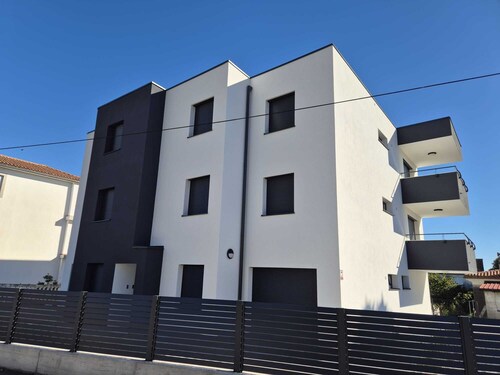 Modern furnished apartment for 4 persons, beautiful sea view.