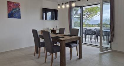 Modern furnished apartment for 4 persons, beautiful sea view.