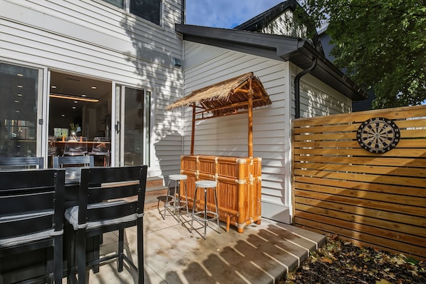 Terrace/patio - The Golden Goose - Tiki Bar, Game Room, Sleeps 16+ (Cleveland)