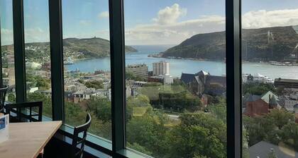 Harbourview Galley ~ with Patio/ Air Conditioning/ Steps to Downtown/ 1 Bedroom