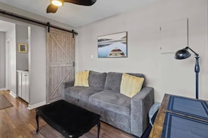 Een smart-tv en een open haard