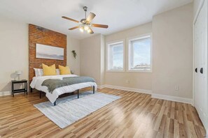 4 Schlafzimmer, Schreibtisch, Bügeleisen/Bügelbrett, WLAN