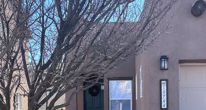 Superb 3-bedroom comfy home located in albuquerque
gated community
