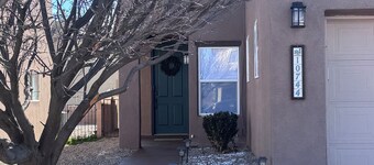 Superb 3-bedroom comfy home located in albuquerque
gated community