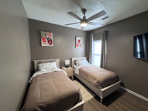Iron/ironing board, WiFi, bed sheets - Superb 3-bedroom comfy home located in albuquerque
gated community (Albuquerque)