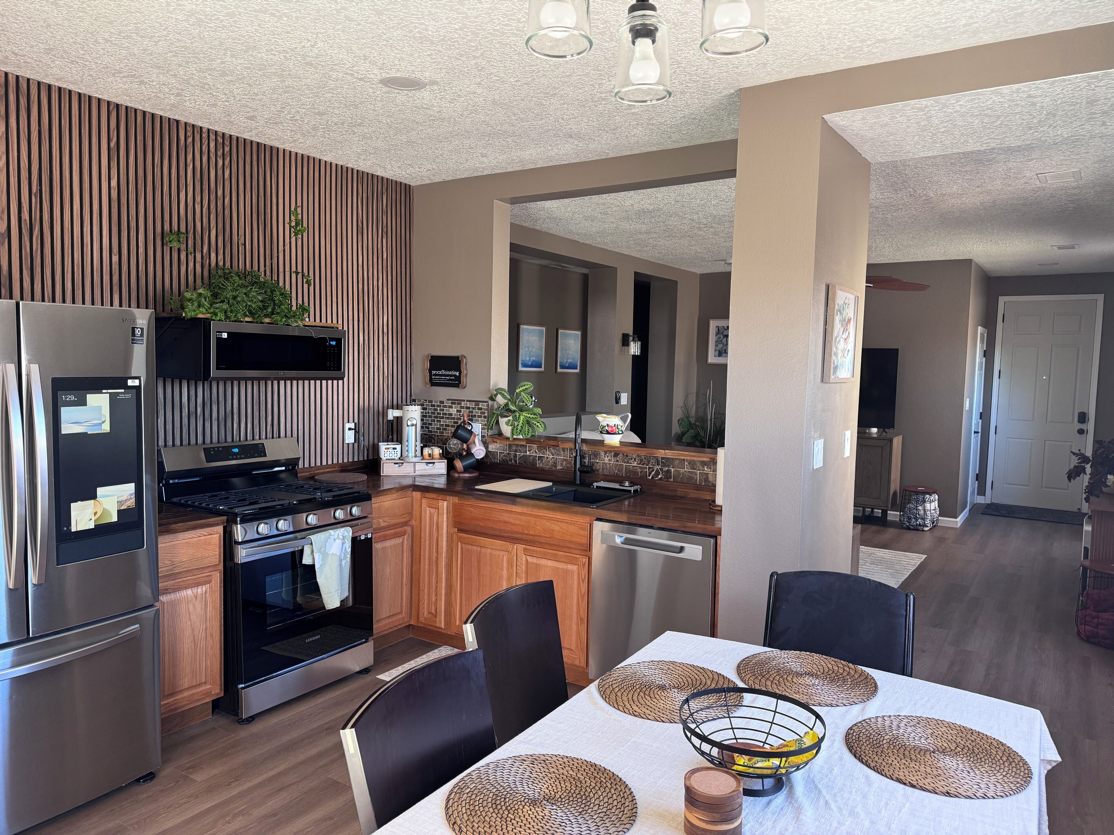 Microondas, horno, placa de cocina y lavavajillas