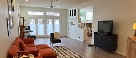 Smart TV, fireplace, DVD player