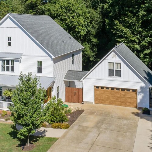 Private Pet-Friendly Studio Near I-77 & Downtown