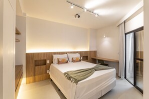 Apartment | Egyptian cotton sheets, premium bedding, memory foam beds, in-room safe
