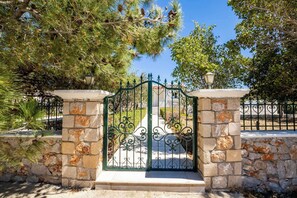 Property grounds - | Zetes Luxury Villa | (Pigadia)