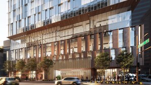 A modern building with large glass windows, a wooden facade, and a street view with pedestrians and cars. - Denu Hotel & Spa (Phoenix)