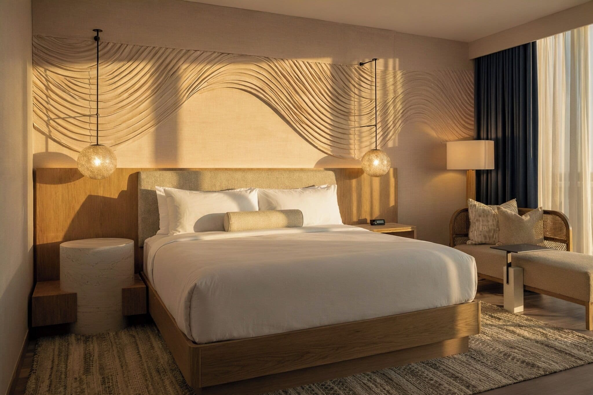 객실 내 금고, 책상, 노트북 작업 공간, 암막 커튼