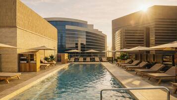 Piscine extérieure, cabanas (supplément), parasols