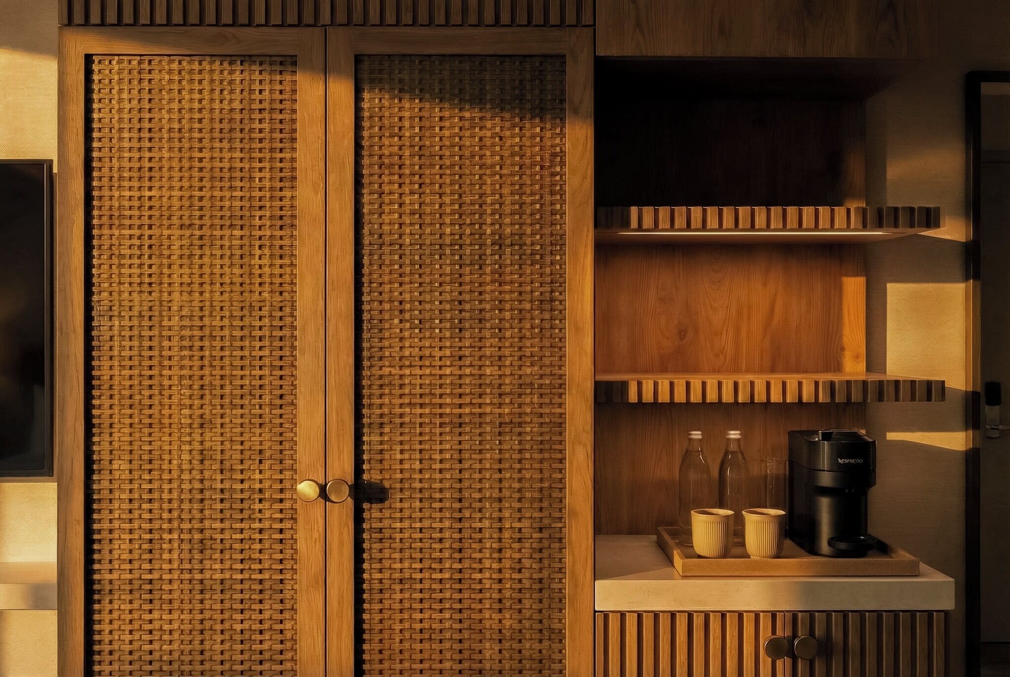 객실 내 금고, 책상, 노트북 작업 공간, 암막 커튼