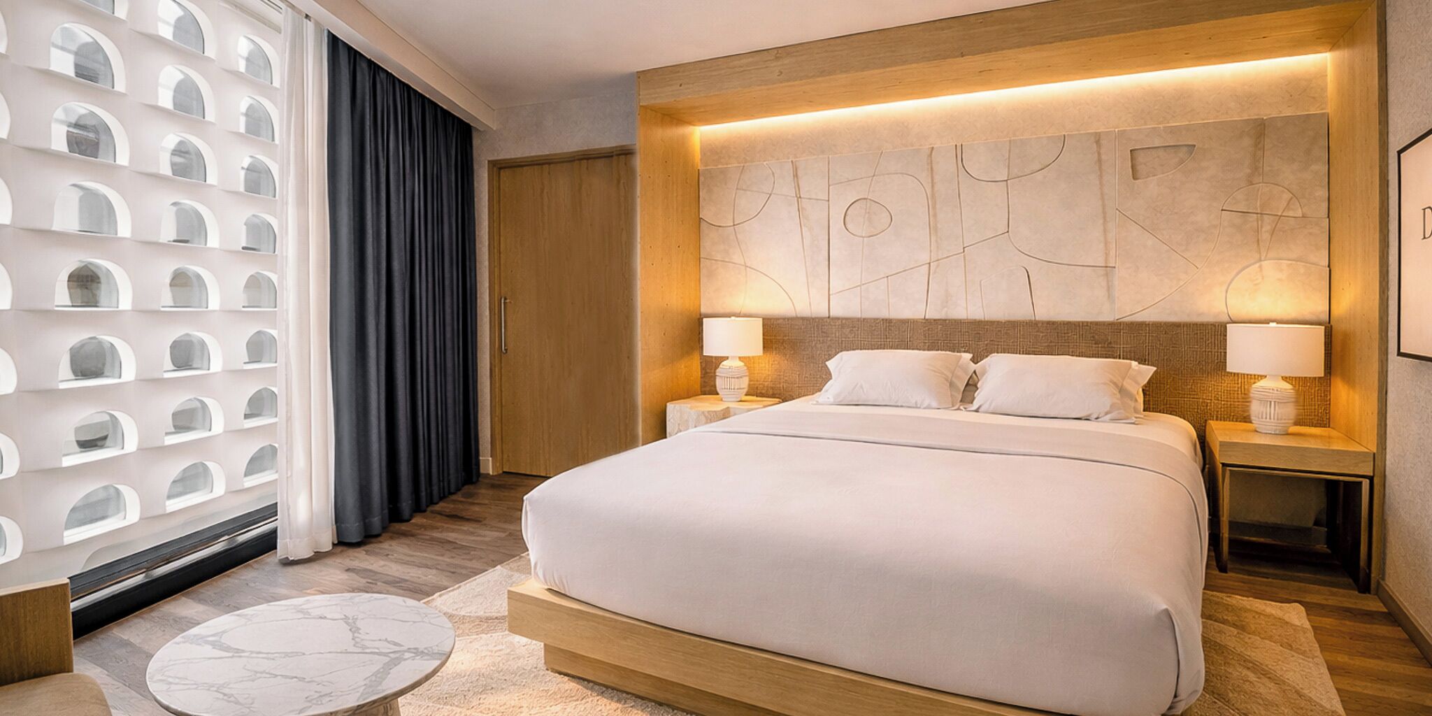 Standard Room, 1 King Bed | In-room safe, desk, laptop workspace, blackout drapes