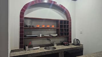 Estúdio conforto | Cozinha privada | Frigobar, micro-ondas, cooktop, talheres/pratos/utensílios de cozinha