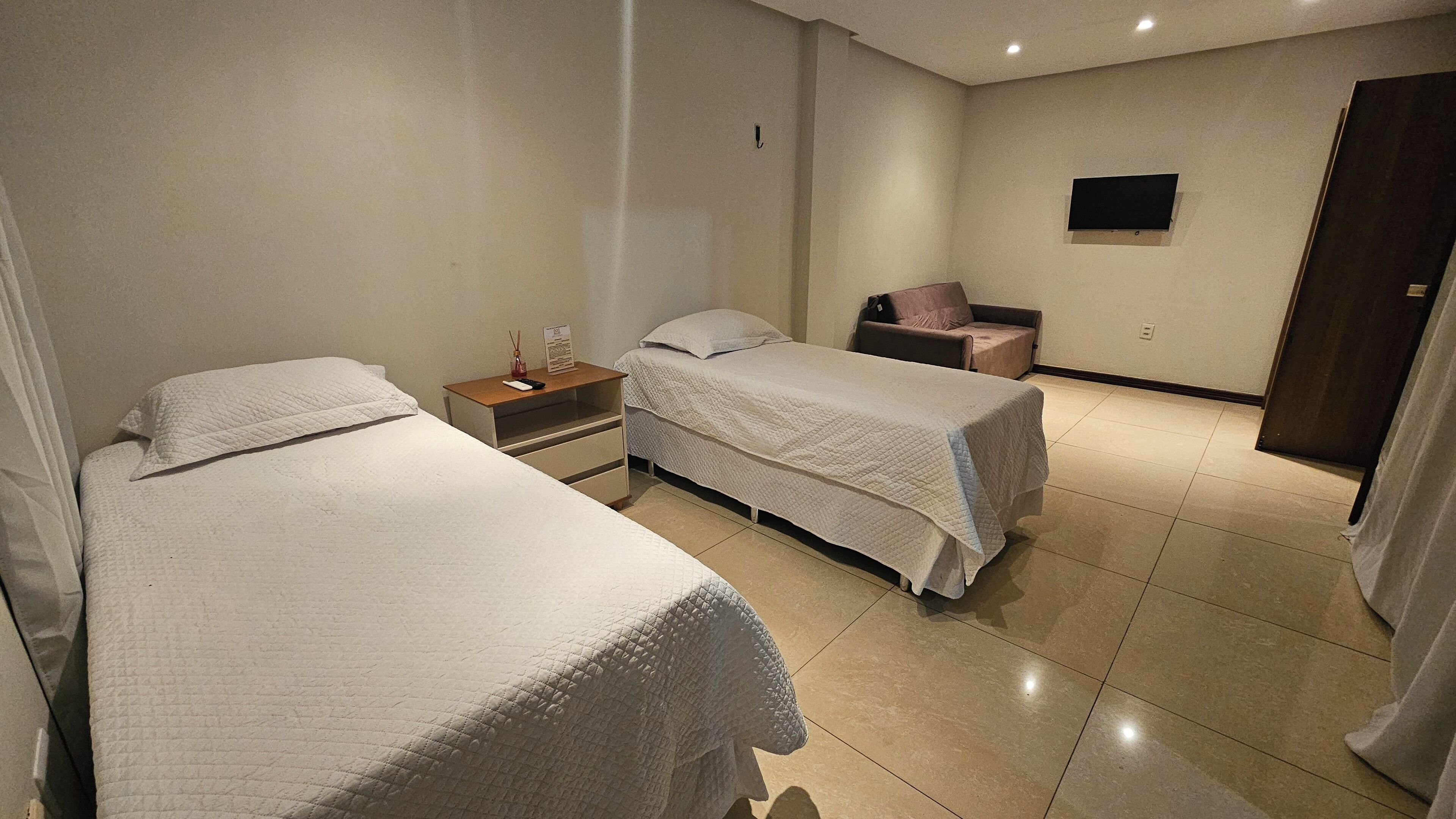 Comfort Studio | Laptop workspace, free WiFi