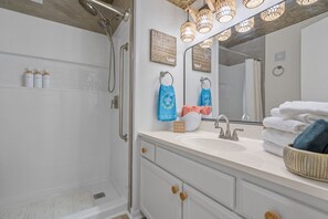 Bathroom - Beautiful Beach Bungalow (Calabash)