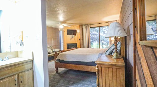 Lovely family condo in Lava Hot Springs perfect for relaxing stays