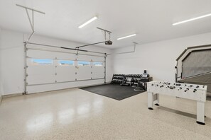 Games room - Coastal Isle Luxury Retreat (Washington)