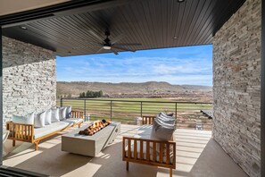 Property grounds - Coastal Isle Luxury Retreat (Washington)