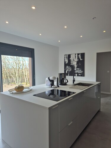 Maison moderne en pleine campagne – Calme, confort et nature