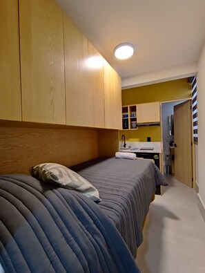 Economy Room, 1 Twin Bed | Desk, laptop workspace, iron/ironing board, free WiFi - Toledo Suites Chapultepec (Guadalajara)