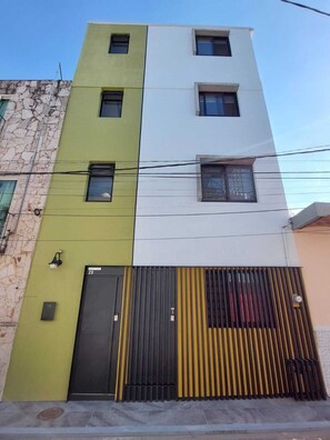 Front of property - Toledo Suites Chapultepec (Guadalajara)