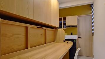 Økonomirom, 1 enkeltseng | Skrivebord, skrivebord for bærbar PC og strykejern/-brett