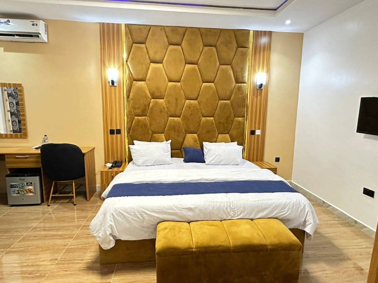 Luxury Single Room, City View | Desk, laptop workspace