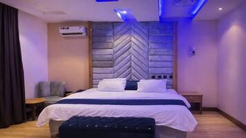 Luxury Single Room, City View | Desk, laptop workspace