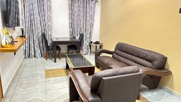 Family Double or Twin Room, City View | Living area