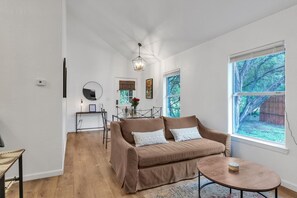 TV, fireplace - Discover Affordable Luxury in the Heart of Texas Hill Country (Wimberley)