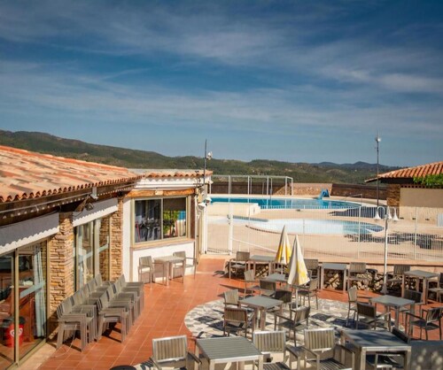 "La Désirée" air-conditioned bastidon, private estate, swimming pool, pétanque, restaurant.