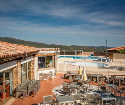 "La Désirée" air-conditioned bastidon, private estate, swimming pool, pétanque, restaurant.