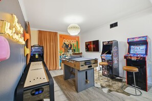 Games room - Backyard Paradise - Pool - Tree House - Hot Tub (San Antonio)