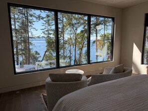 4 bedrooms, iron/ironing board, bed sheets