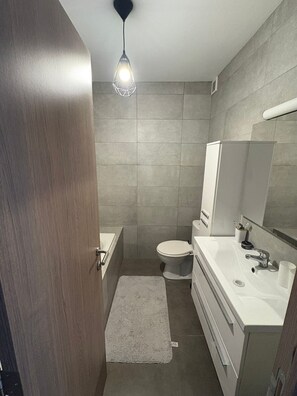 Toalhas de banho, papel higiênico