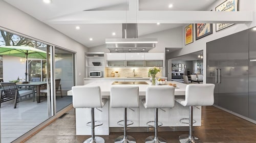 Private Sonoma Valley Retreat With Pool, Pickleball Court + Firepit Ripple by Avantstay